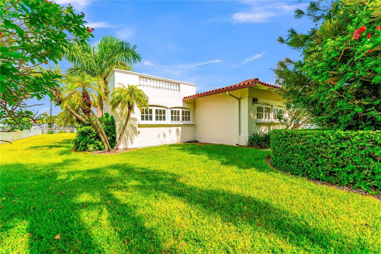 7500 W Treasure Dr , North Bay Village, FL 33141 Photo