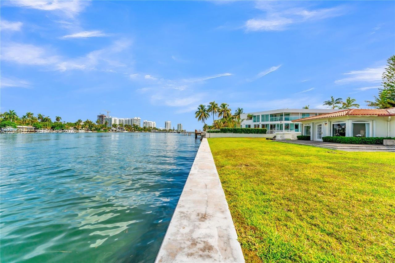 7500 W Treasure Dr , North Bay Village, FL 33141 Photo