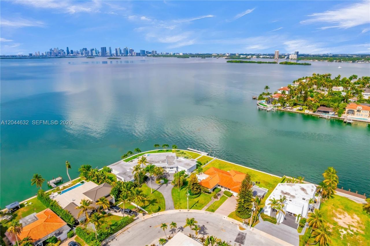7500 W Treasure Dr , North Bay Village, FL 33141 Photo