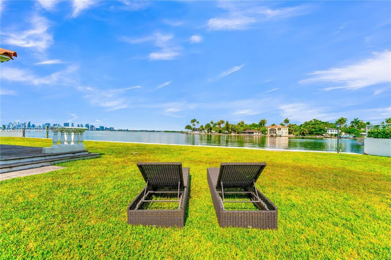 7500 W Treasure Dr , North Bay Village, FL 33141 Photo