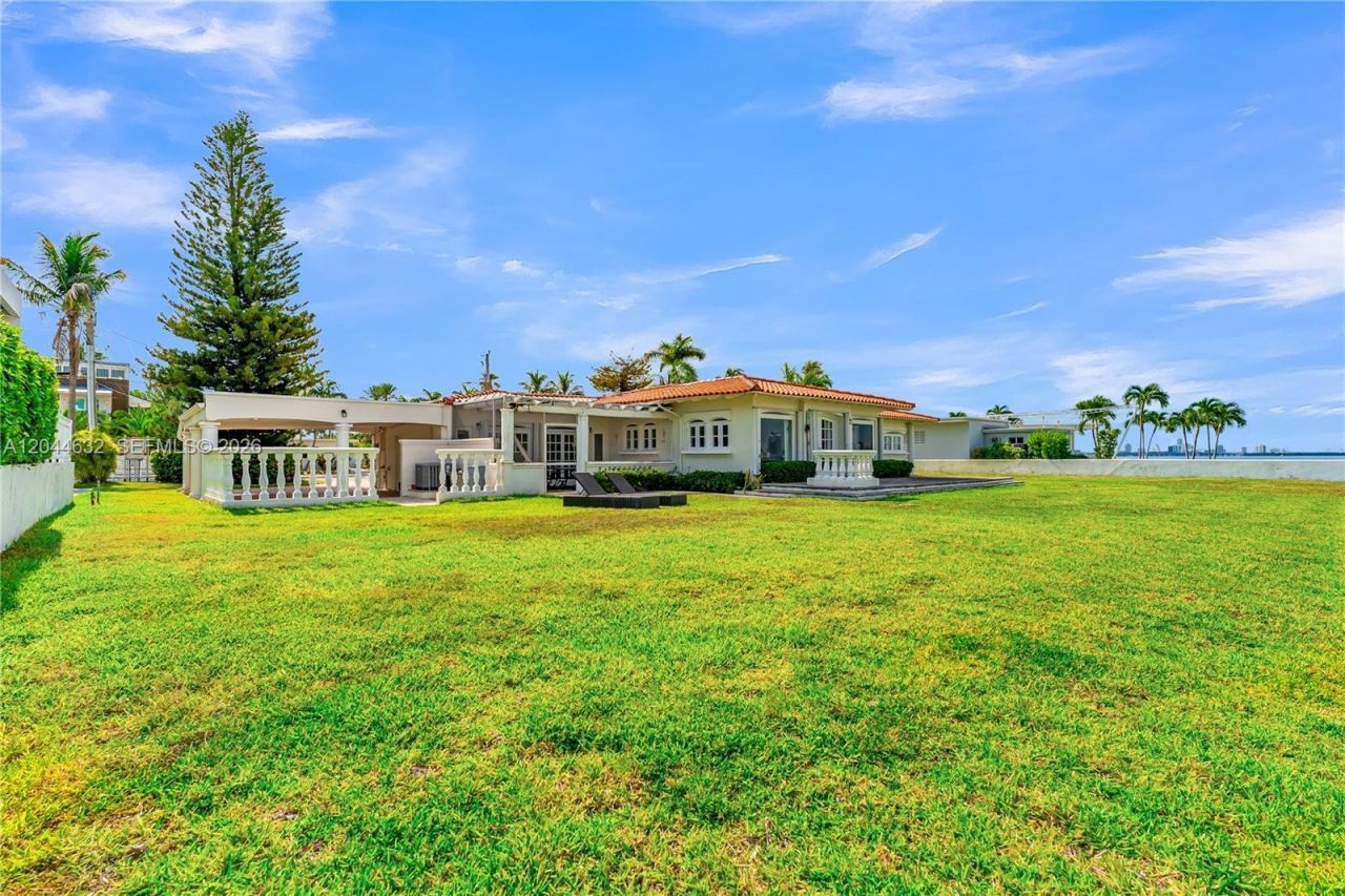 7500 W Treasure Dr , North Bay Village, FL 33141 Photo