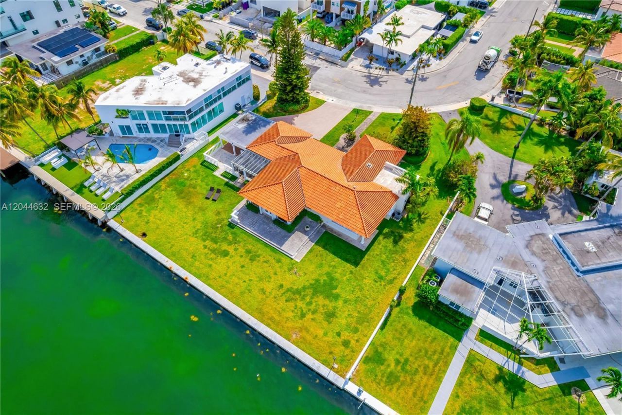 7500 W Treasure Dr , North Bay Village, FL 33141 Photo