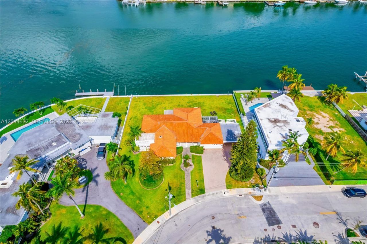 7500 W Treasure Dr , North Bay Village, FL 33141 Photo