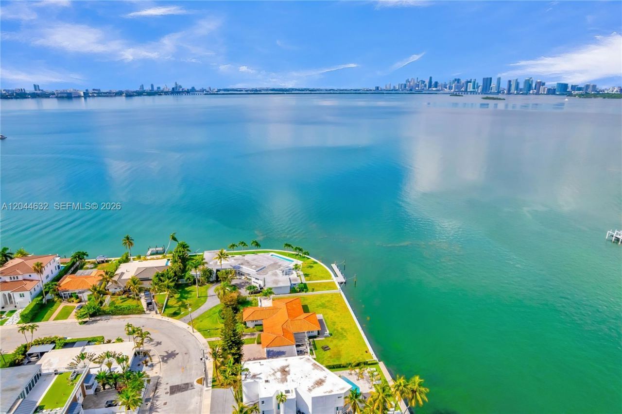 7500 W Treasure Dr , North Bay Village, FL 33141 Photo