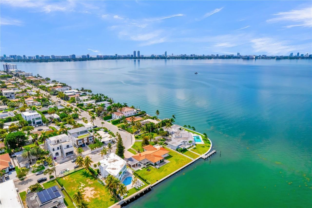 7500 W Treasure Dr , North Bay Village, FL 33141 Photo
