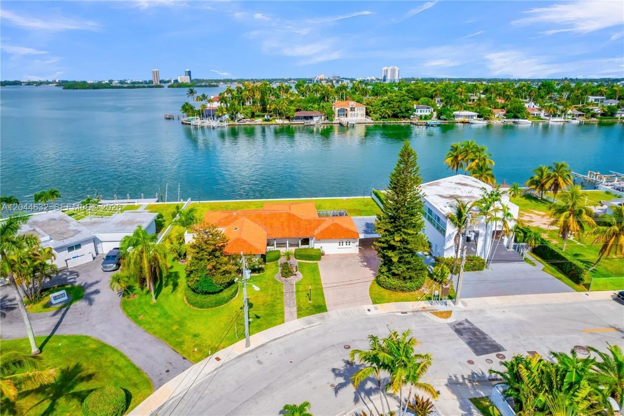 7500 W Treasure Dr , North Bay Village, FL 33141 Photo