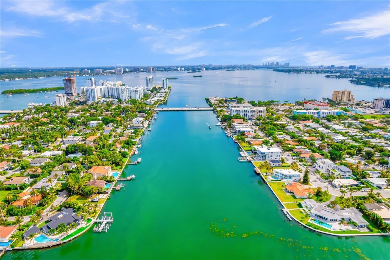 7500 W Treasure Dr , North Bay Village, FL 33141 Photo
