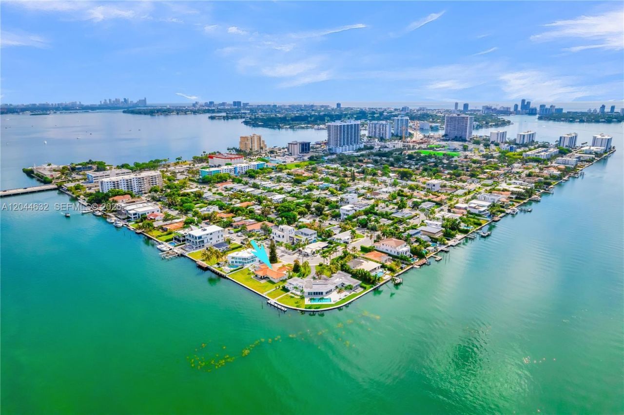 7500 W Treasure Dr , North Bay Village, FL 33141 Photo