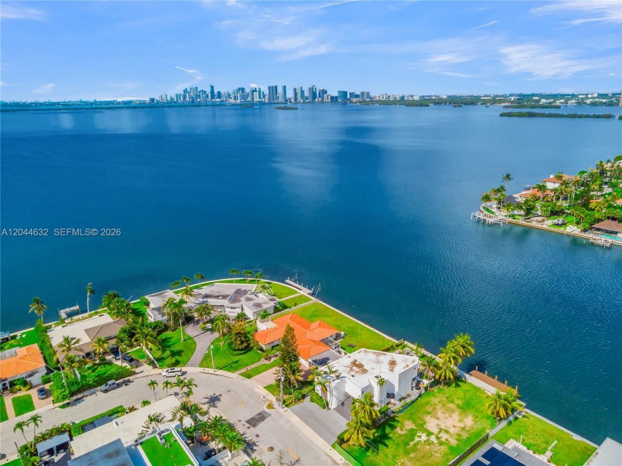 7500 W Treasure Dr , North Bay Village, FL 33141 Photo