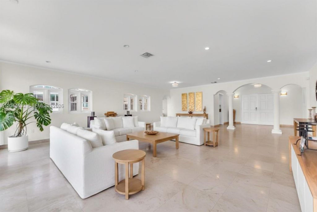 7500 W Treasure Dr , North Bay Village, FL 33141 Photo