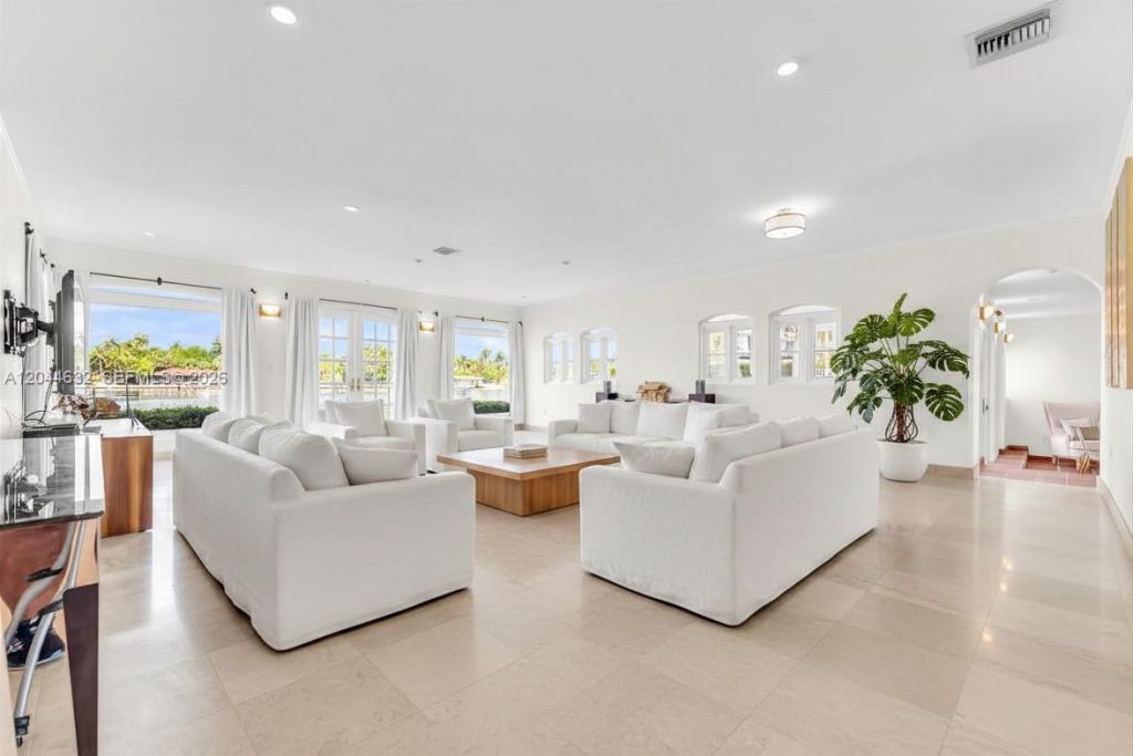 7500 W Treasure Dr , North Bay Village, FL 33141 Photo