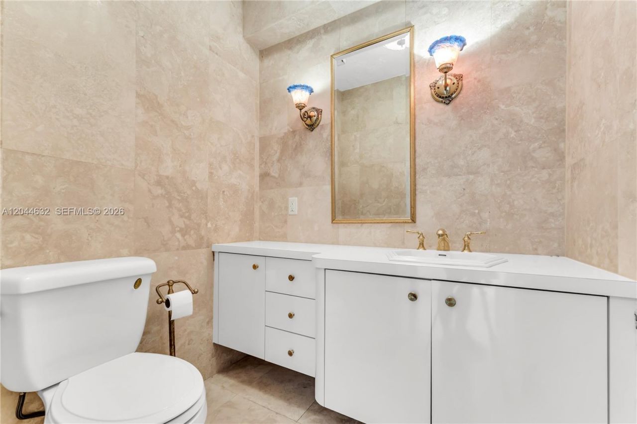 7500 W Treasure Dr , North Bay Village, FL 33141 Photo