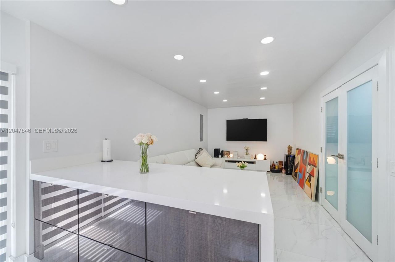 8668 NW 2nd Ter , Miami, FL 33126 Photo