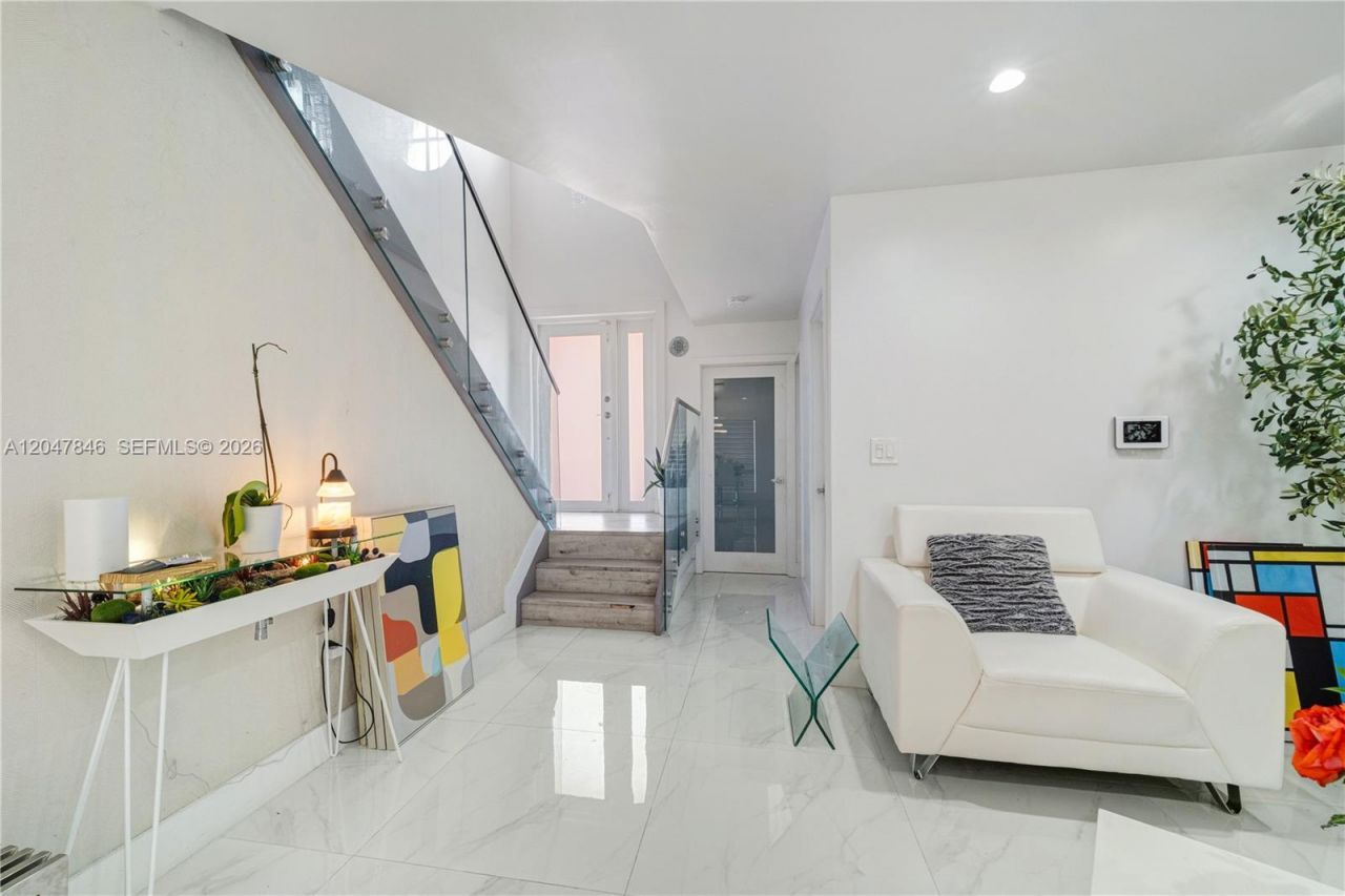 8668 NW 2nd Ter , Miami, FL 33126 Photo