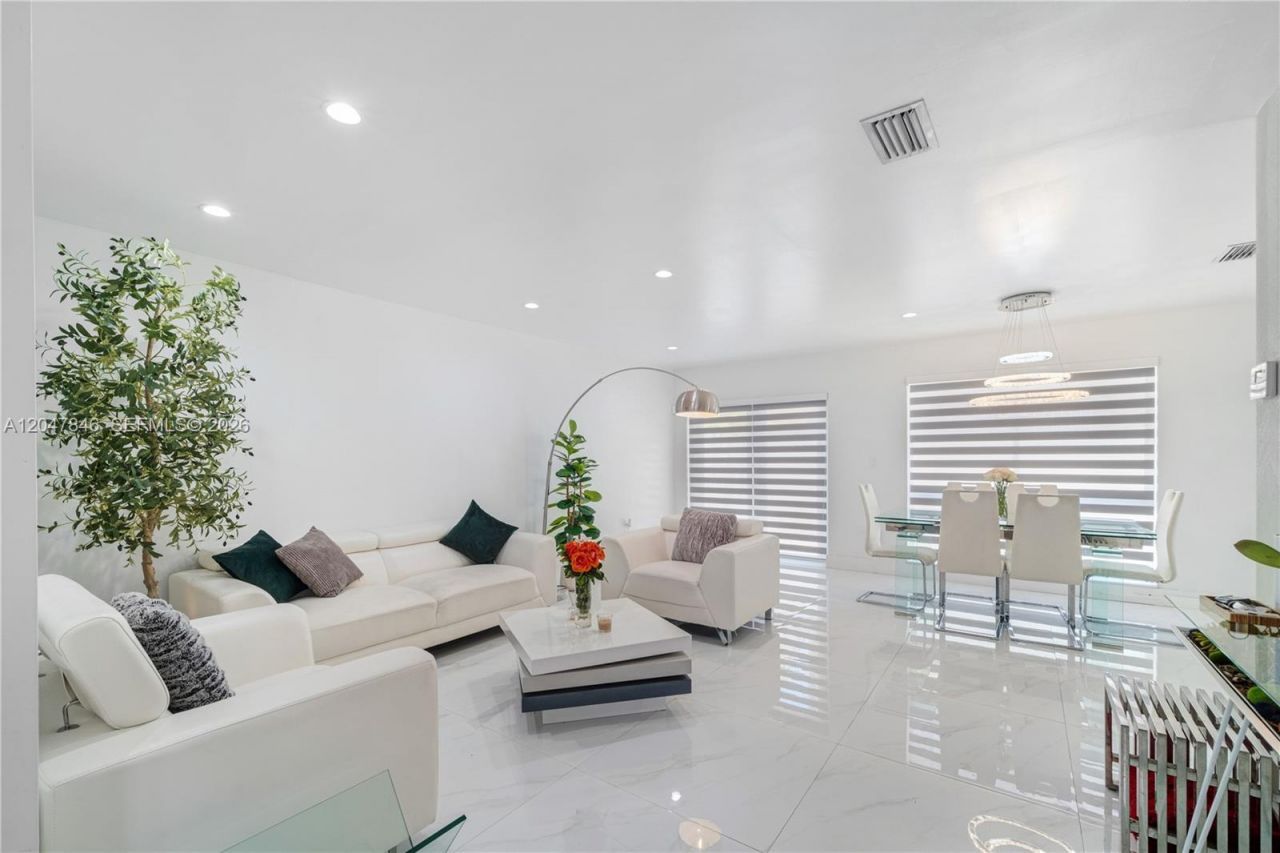 8668 NW 2nd Ter , Miami, FL 33126 Photo