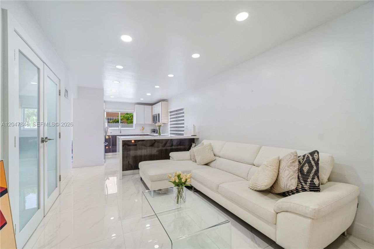 8668 NW 2nd Ter , Miami, FL 33126 Photo