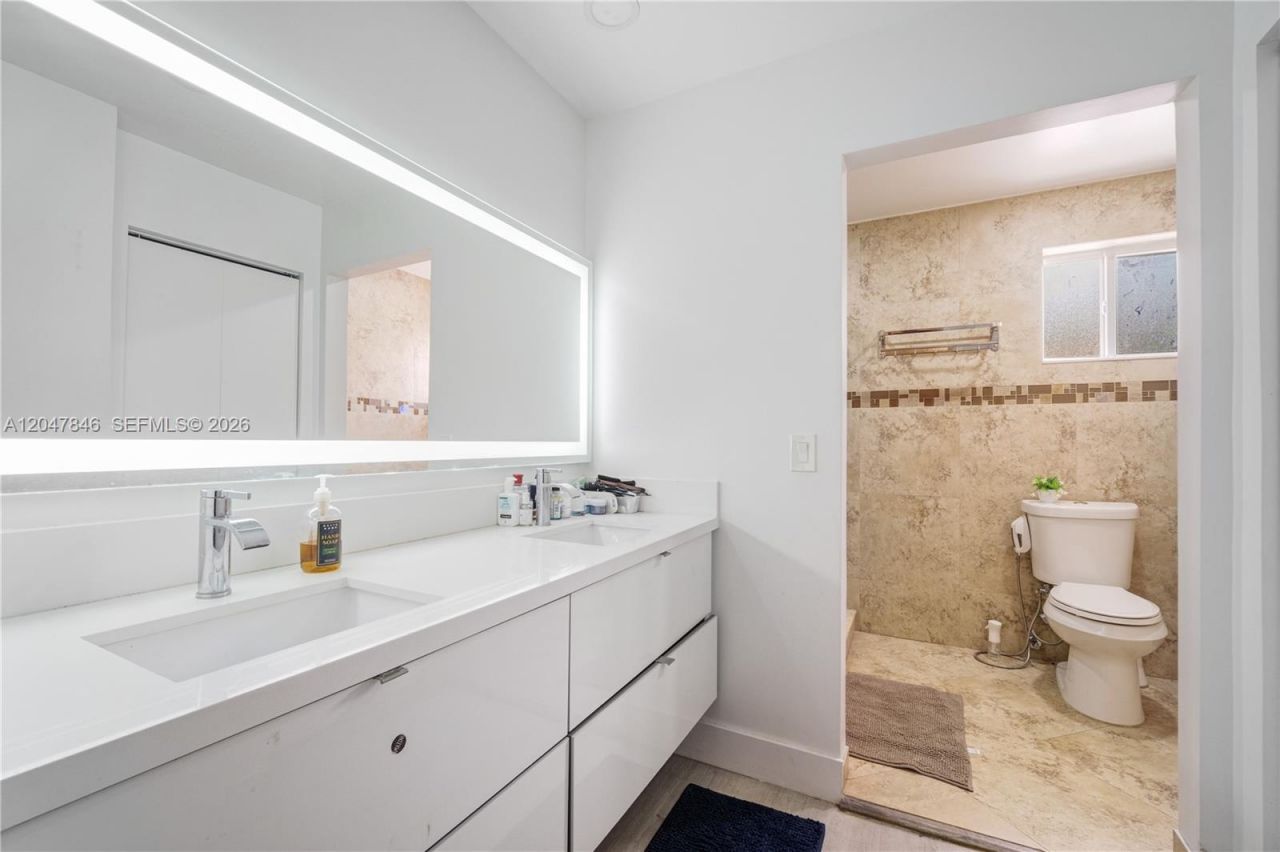 8668 NW 2nd Ter , Miami, FL 33126 Photo