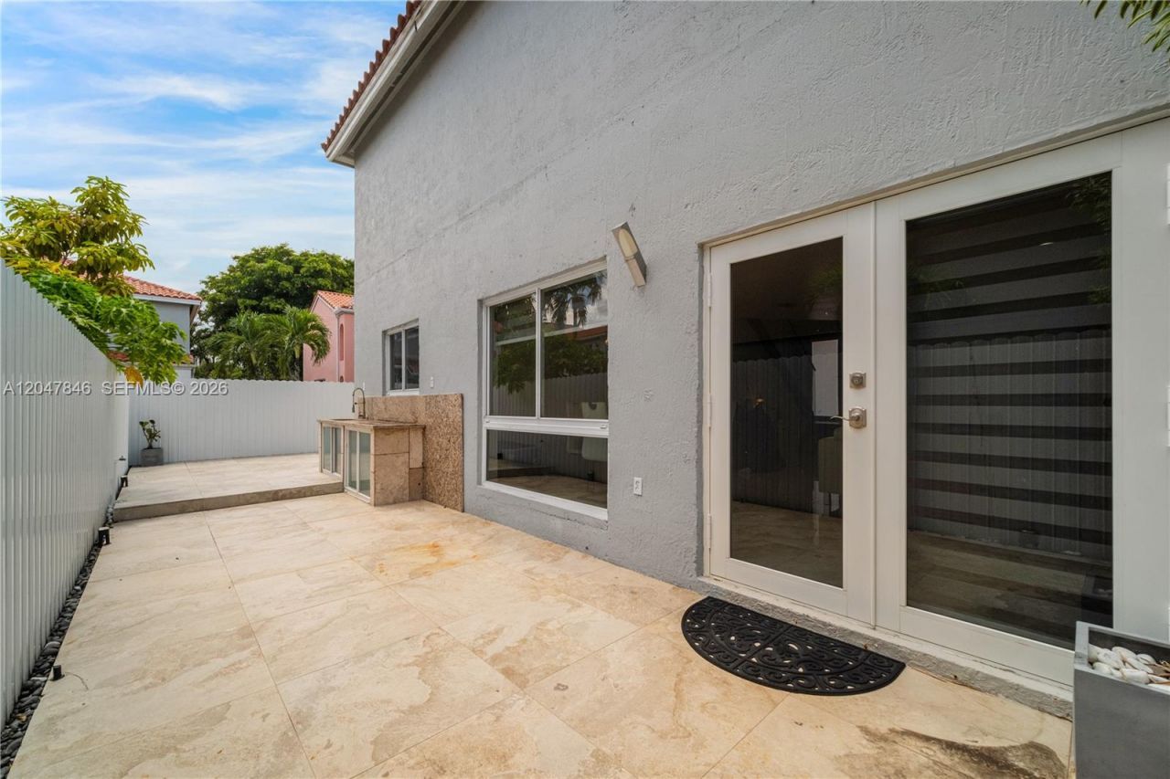 8668 NW 2nd Ter , Miami, FL 33126 Photo
