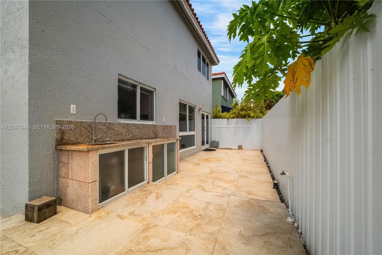 8668 NW 2nd Ter , Miami, FL 33126 Photo