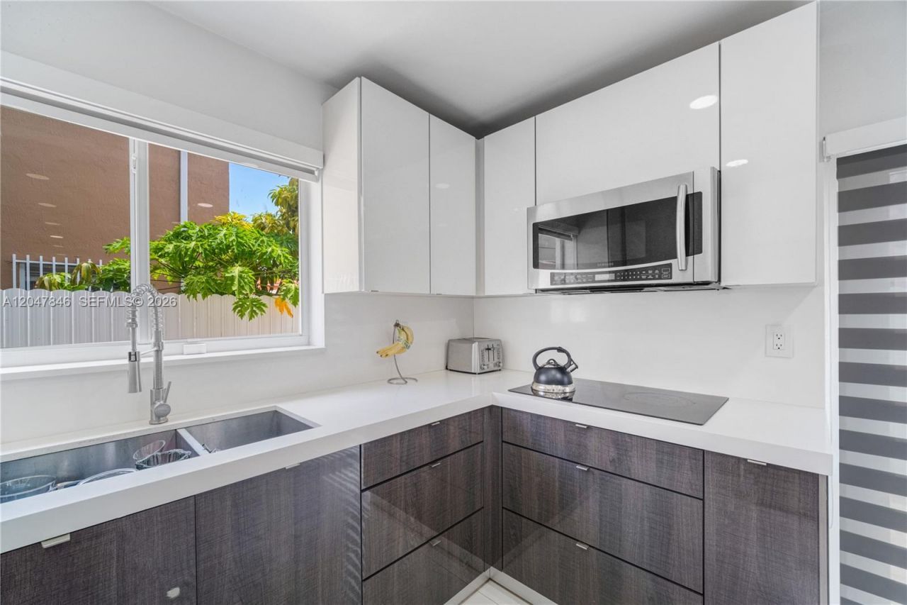8668 NW 2nd Ter , Miami, FL 33126 Photo