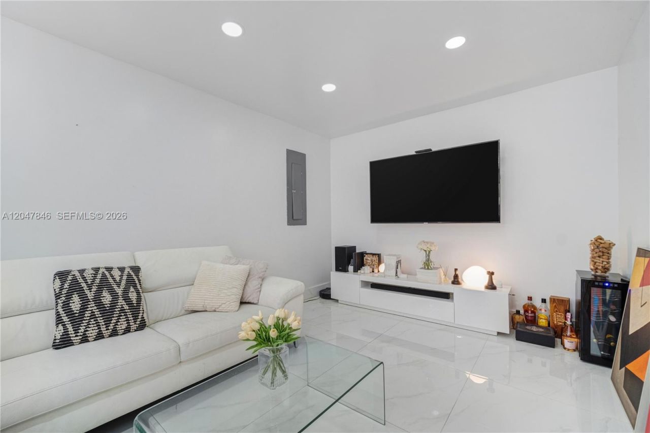 8668 NW 2nd Ter , Miami, FL 33126 Photo