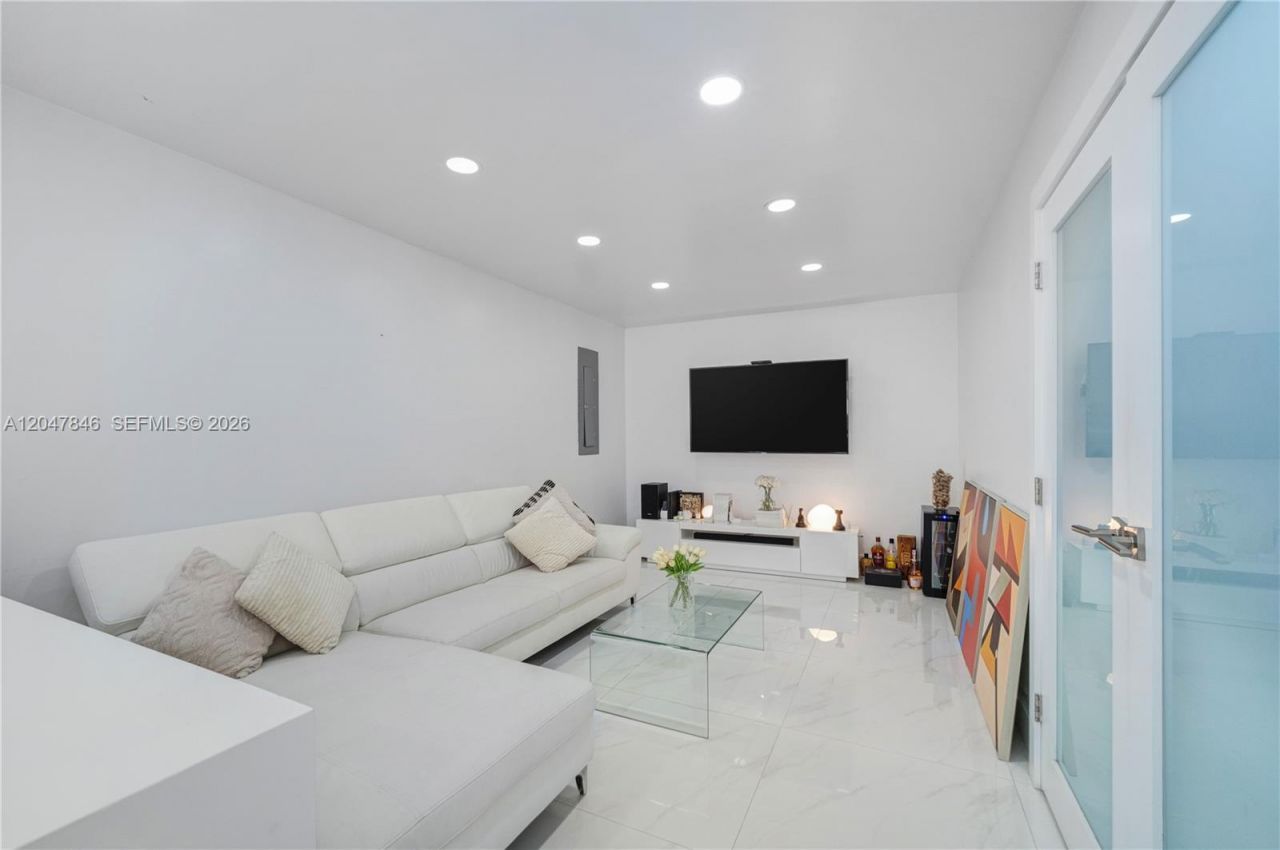 8668 NW 2nd Ter , Miami, FL 33126 Photo