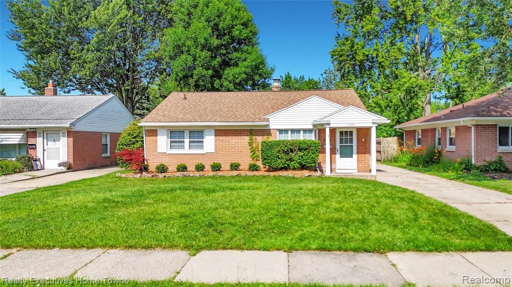 11205 W Clements Circle, Livonia, Mi 48150 Main Photo