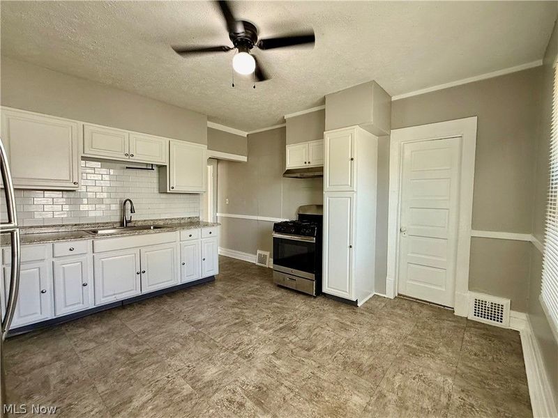 2602 Vega Avenue, Cleveland, OH 44113 Photo 6