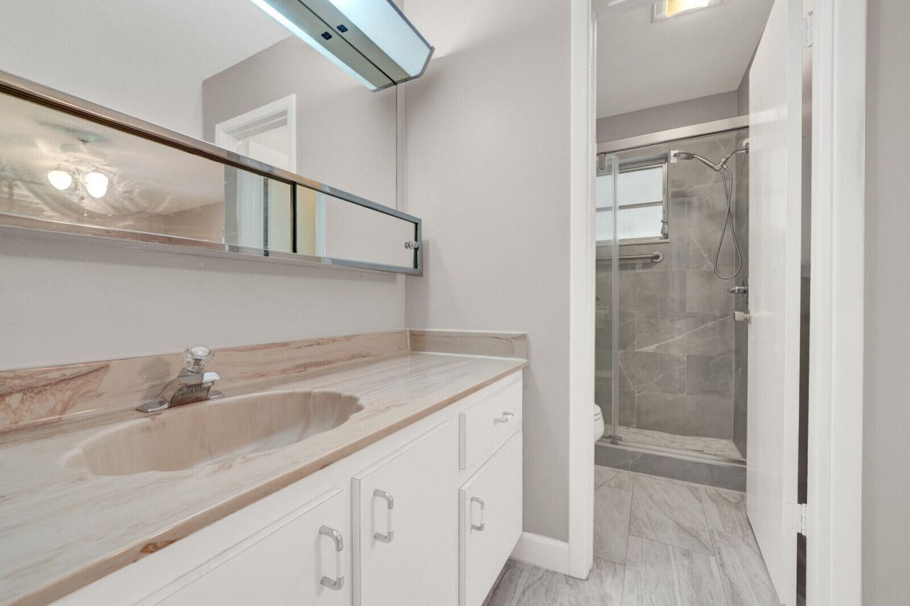 185 High Point Terrace E, Unit B, Delray Beach, FL 33445 Photo