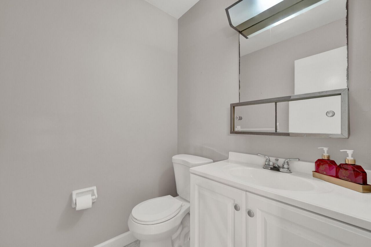 185 High Point Terrace E, Unit B, Delray Beach, FL 33445 Photo