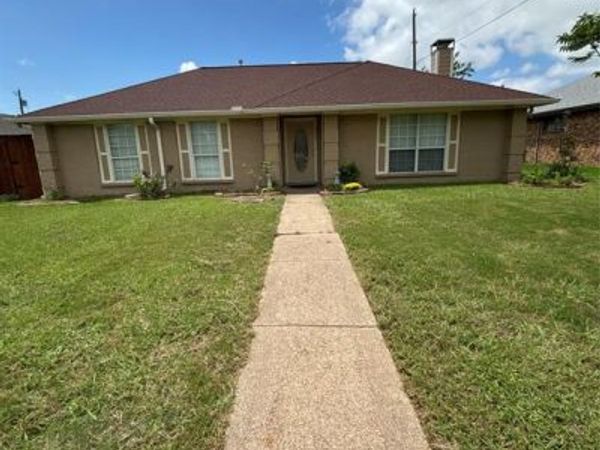 2209 Rockbluff Drive, Rowlett, TX 75088