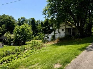 4123 Main Street, New Philadelphia, OH 44663
