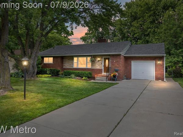 20665 Woodcrest Street, Harper Woods, MI 48225