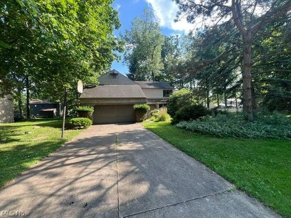 32555 Schooner Court , Avon Lake, OH 44012
