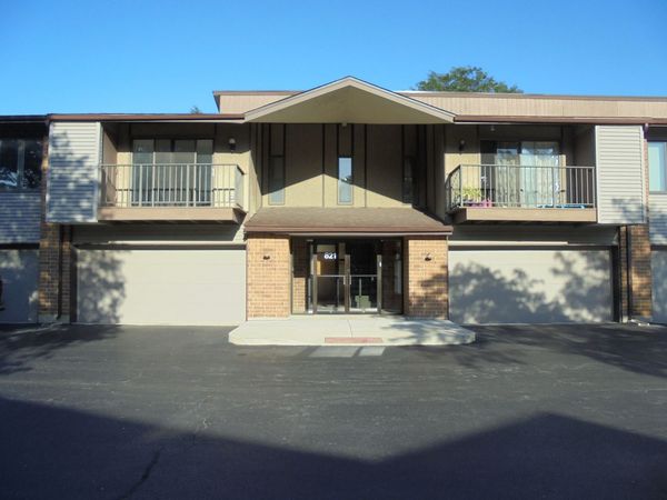 821 Oakton Street E, Unit 205, Elk Grove Village, IL 60007