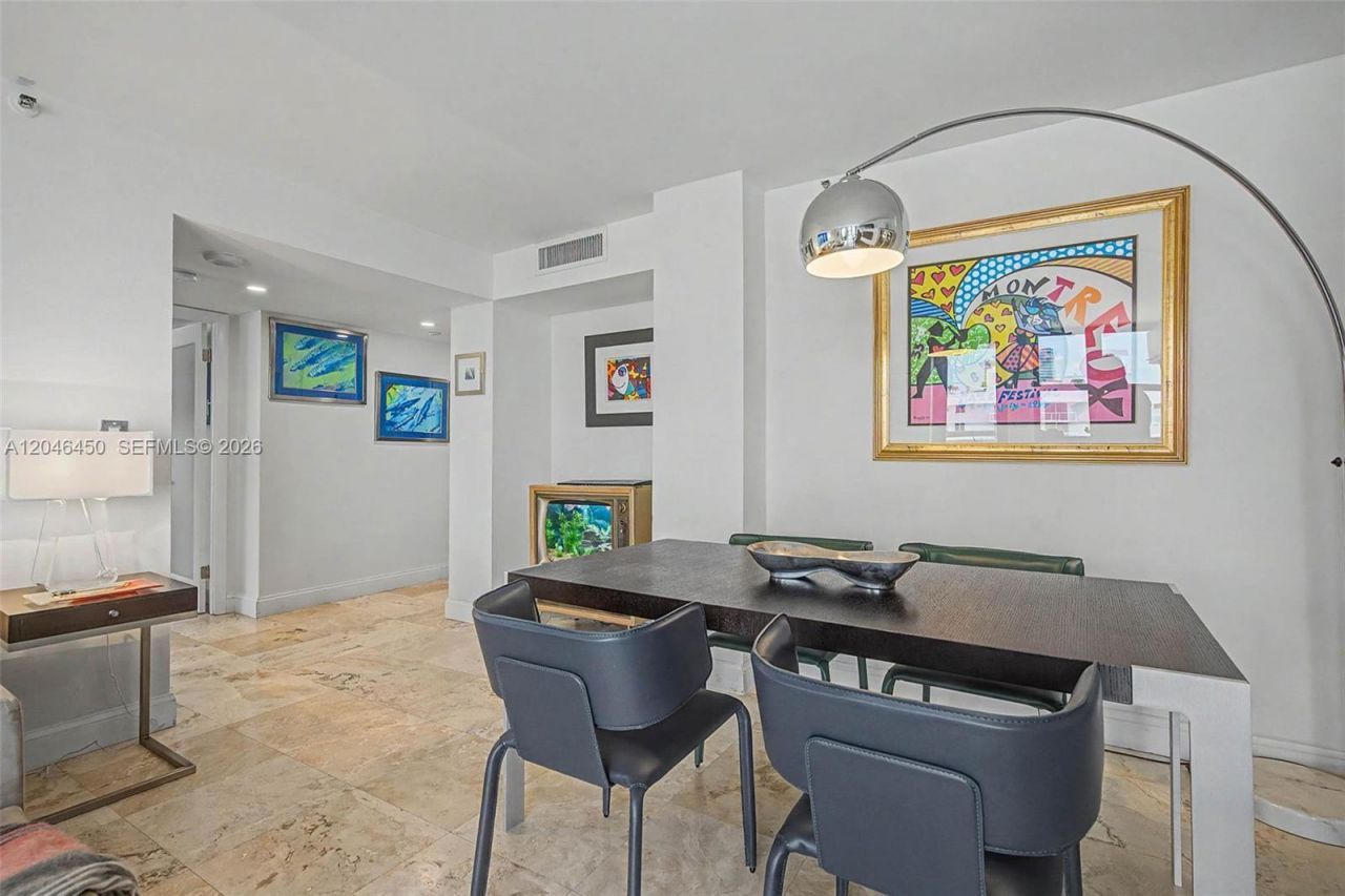 2555 Collins Ave , Unit 1814, Miami Beach, FL 33140 Photo