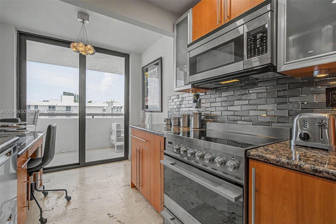2555 Collins Ave , Unit 1814, Miami Beach, FL 33140 Photo