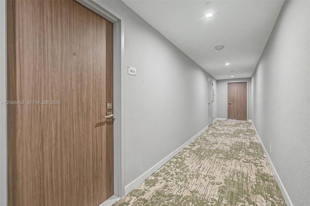 2555 Collins Ave , Unit 1814, Miami Beach, FL 33140 Photo