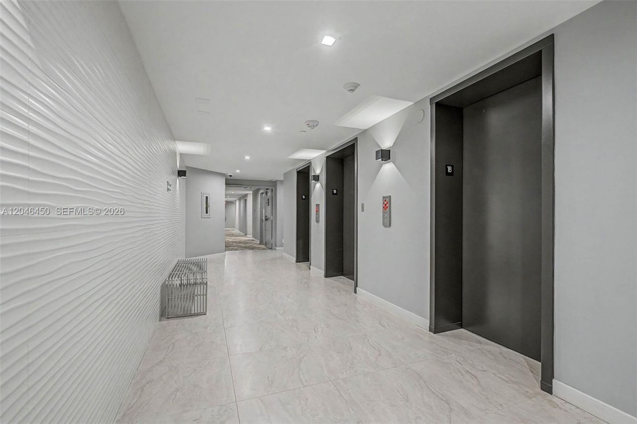 2555 Collins Ave , Unit 1814, Miami Beach, FL 33140 Photo