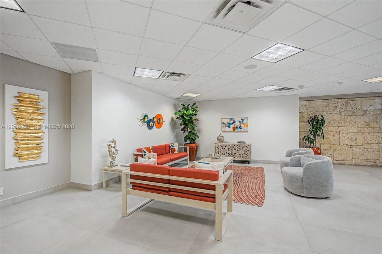 2555 Collins Ave , Unit 1814, Miami Beach, FL 33140 Photo