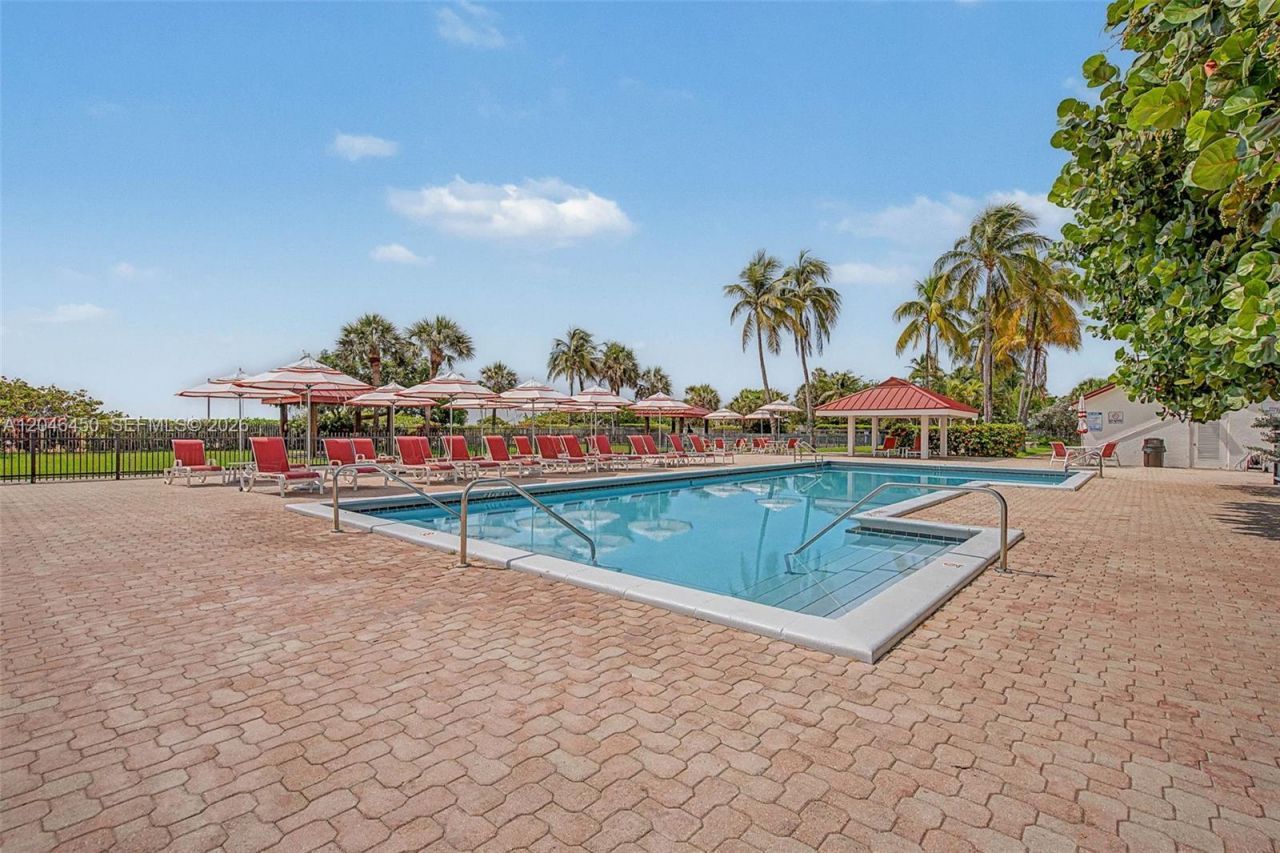 2555 Collins Ave , Unit 1814, Miami Beach, FL 33140 Photo