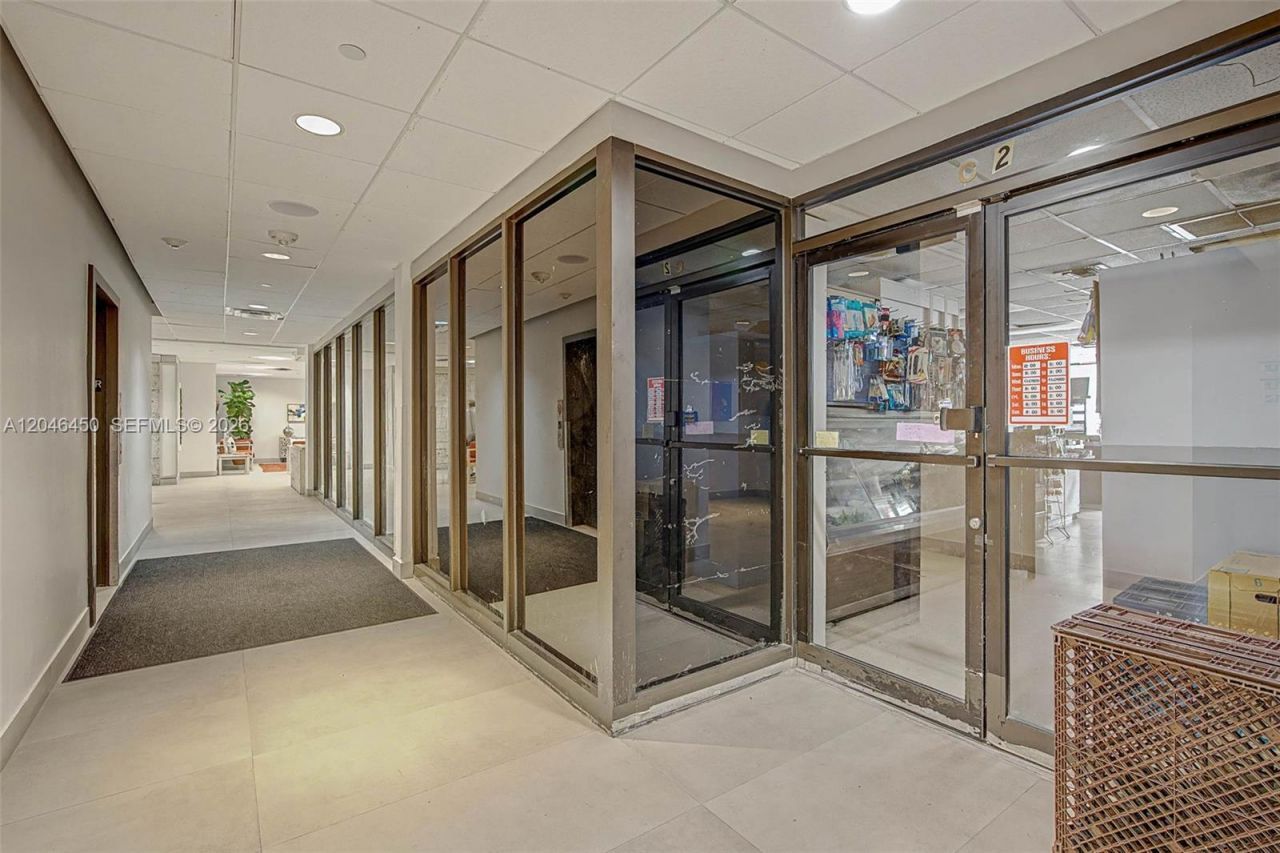 2555 Collins Ave , Unit 1814, Miami Beach, FL 33140 Photo