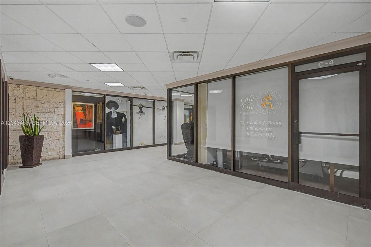 2555 Collins Ave , Unit 1814, Miami Beach, FL 33140 Photo