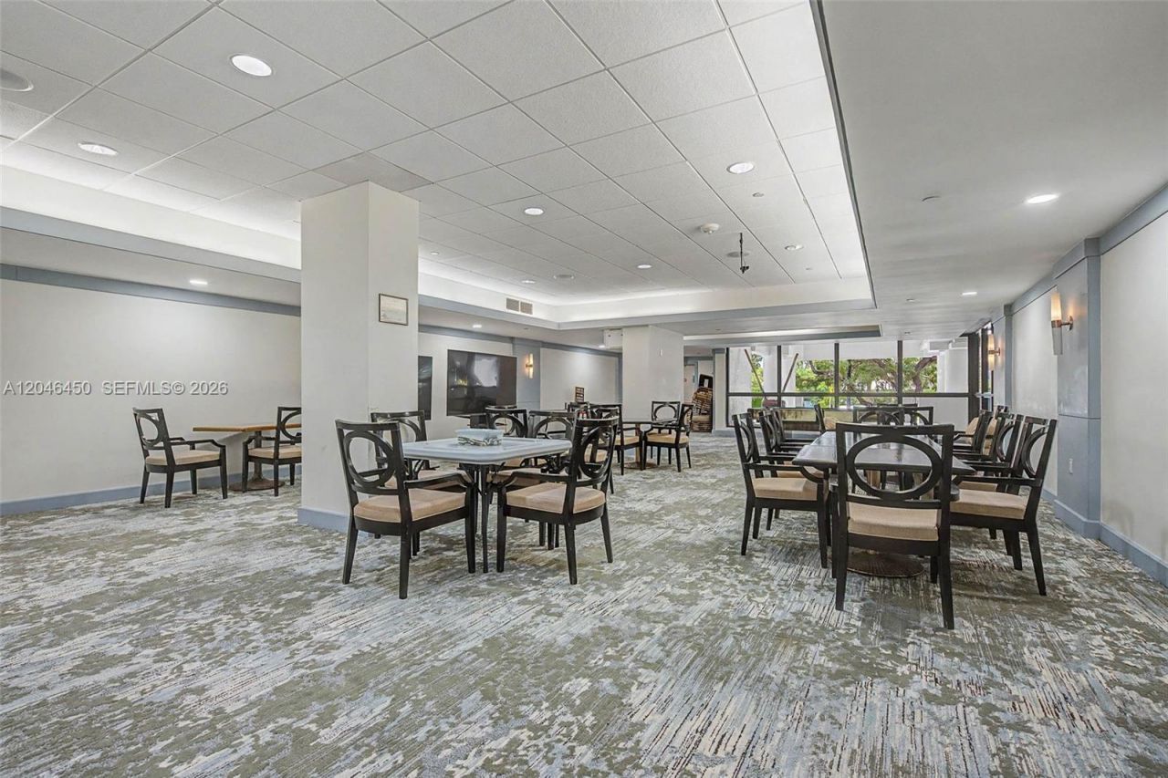 2555 Collins Ave , Unit 1814, Miami Beach, FL 33140 Photo