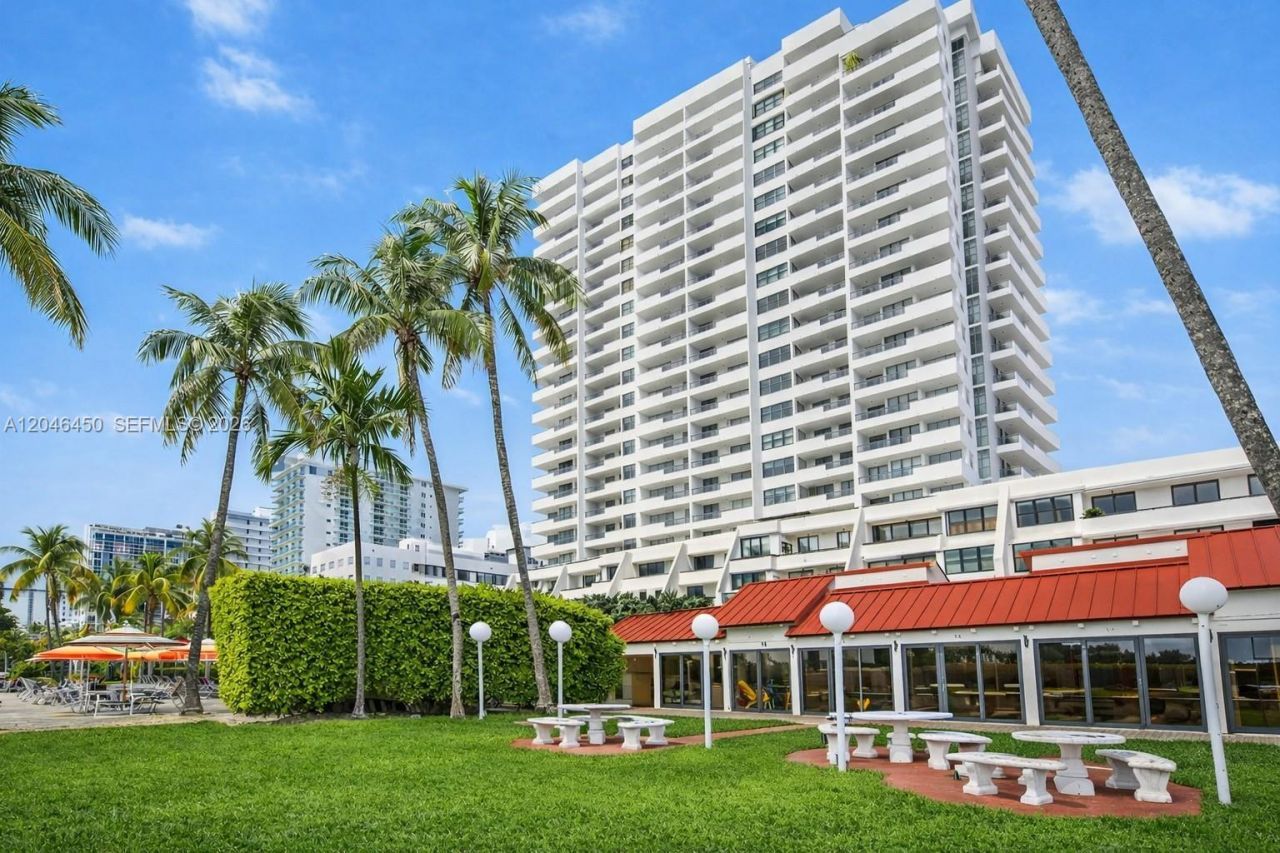 2555 Collins Ave, Unit 1814, Miami Beach, FL 33140 Photo