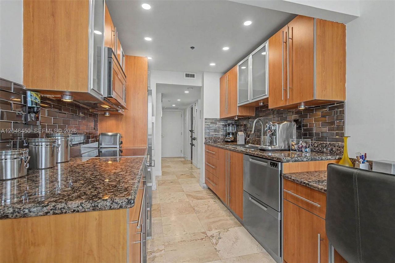 2555 Collins Ave , Unit 1814, Miami Beach, FL 33140 Photo