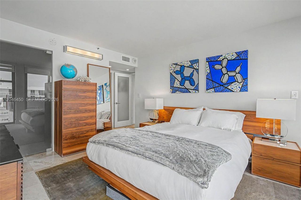 2555 Collins Ave , Unit 1814, Miami Beach, FL 33140 Photo