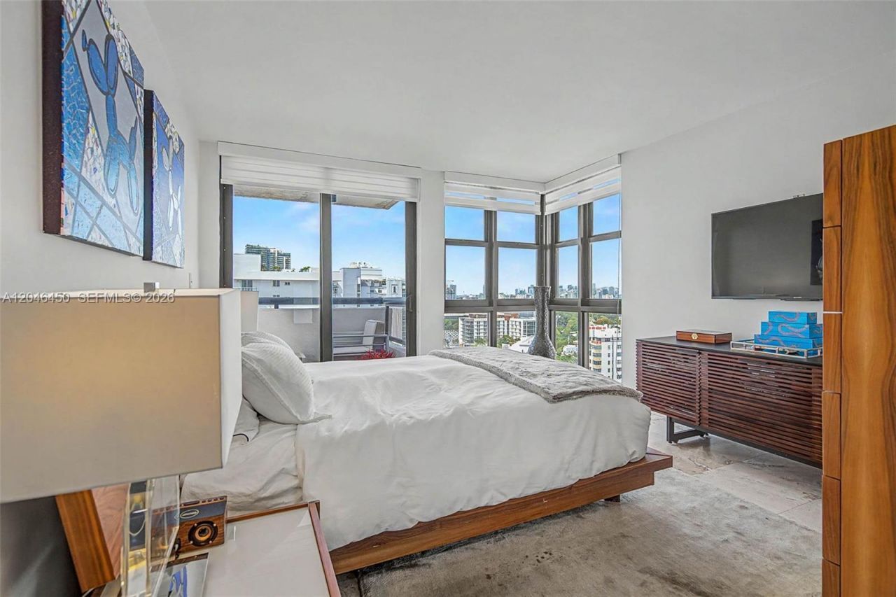 2555 Collins Ave , Unit 1814, Miami Beach, FL 33140 Photo