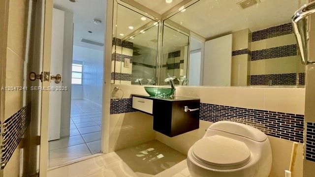 6450 Collins Ave , Unit 1106, Miami Beach, FL 33141 Photo
