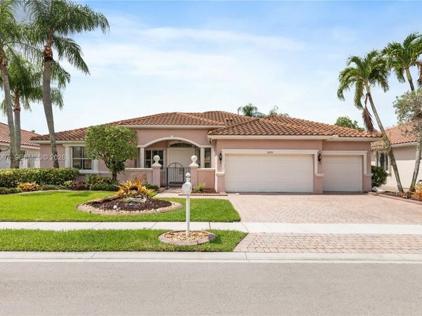 18500 SW 7th St , Pembroke Pines, FL 33029